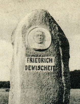 denkmal_friedrich_dewischeit_in_lötzen-1564553793.jpg